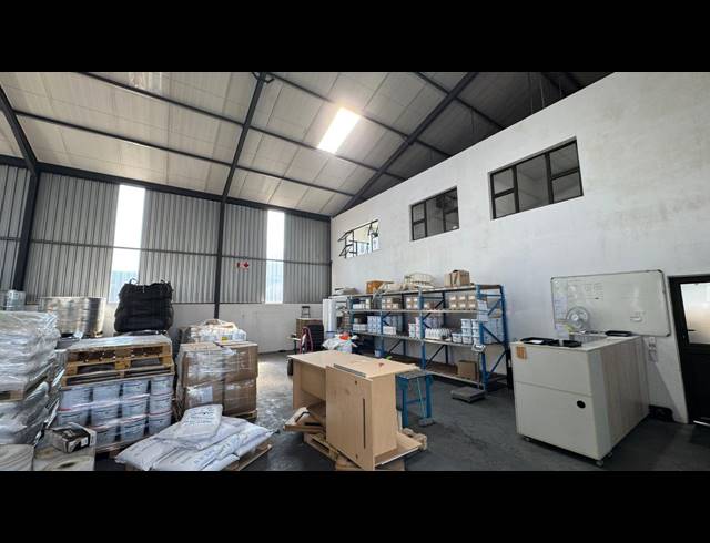 900M² WAREHOUSE TO LET IN LINBRO PARK